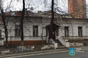 Прокуратура через суд вимагає порятунку історичної садиби Барбана в центрі Києва