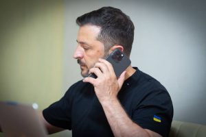 Зеленський і Трамп провели телефонну розмову Зеленський і Трамп провели телефонну розмову