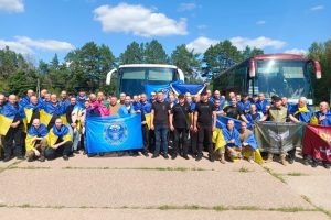 З полону повернулися 84 українці, серед них — утримувані з 2014 року (фото) З полону повернулися 84 українці, серед них — утримувані з 2014 року (фото)