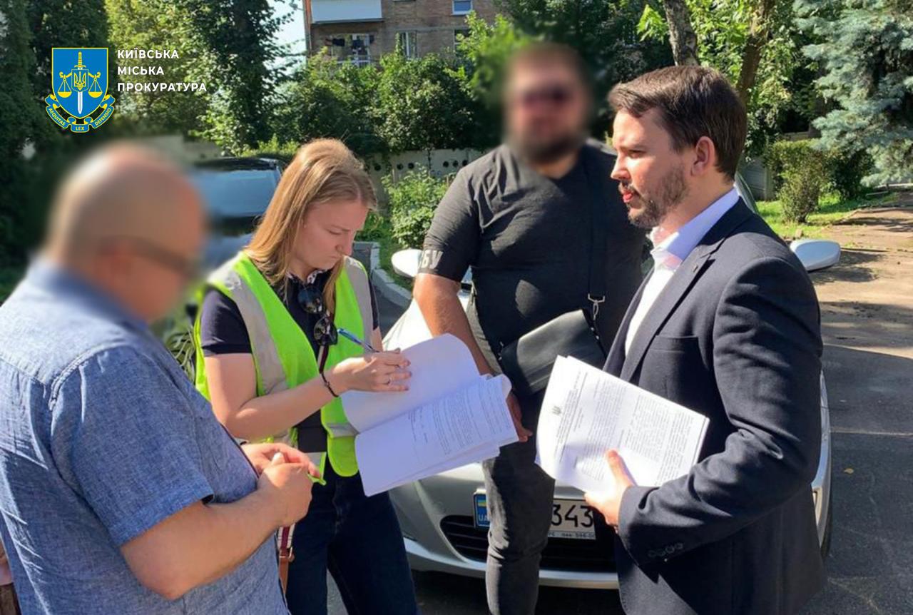 Експосадовець Шевченківської РДА підозрюється у переплаті 1,8 млн гривень на ремонті укриттів у школах (без назви)