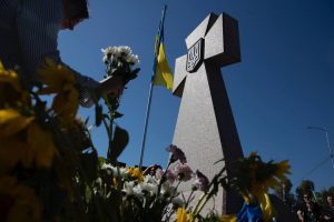 На Берковецькому кладовищі відкрили другий Меморіальний монумент на алеї почесних поховань На Берковецькому кладовищі відкрили другий Меморіальний монумент на алеї почесних поховань