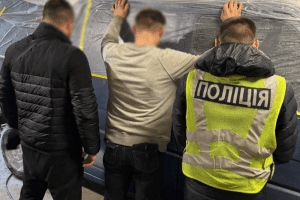 За підпал військових авто та відділення "Укрпошти" киянин проведе 10 років за ґратами