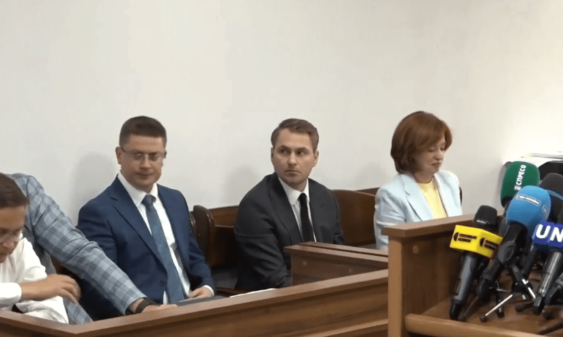 У Шевченківському суді розпочався розгляд справи щодо вбивства підлітка на столичному фунікулері (відео) У Шевченківському суді розпочався розгляд справи щодо вбивства підлітка на столичному фунікулері (відео)