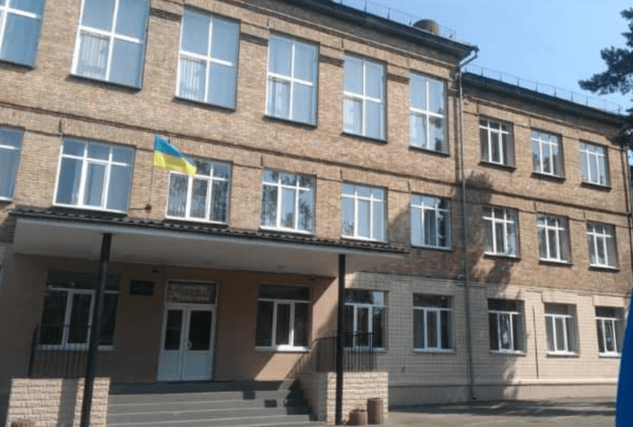 Під стадіоном столичного ліцею №160 планують збудувати укриття