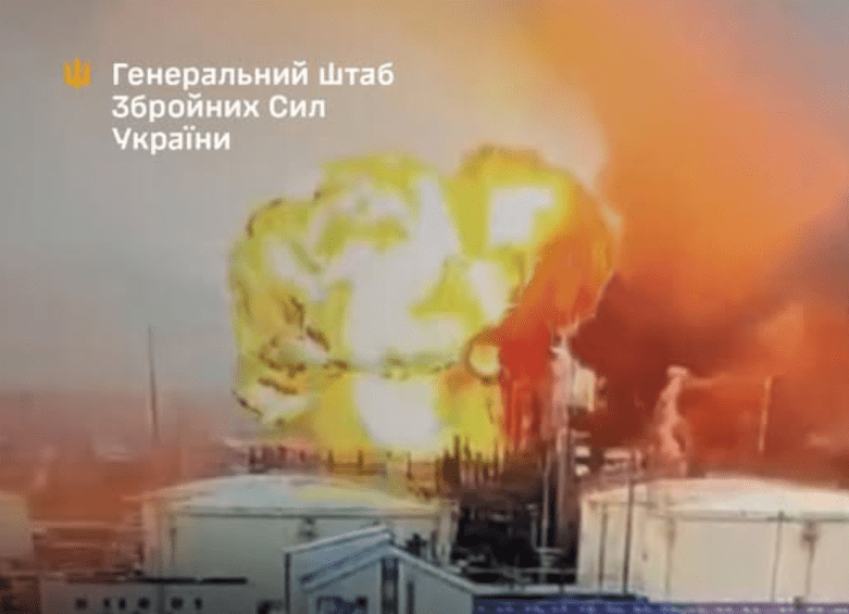 Сили оборони уразили в рф морський термінал "Усть-Луга" та Сизранський НПЗ (відео)
