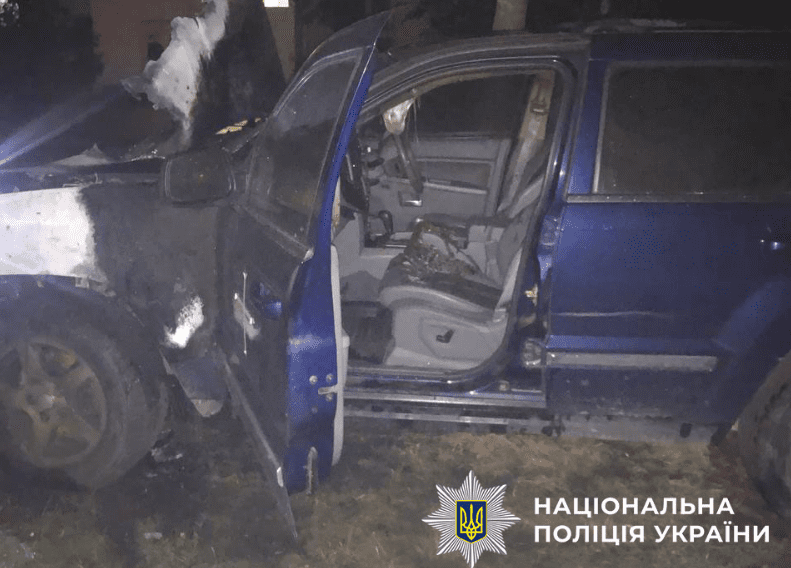 Правоохоронці затримали двох юнаків, які підпалили авто військового у Дарницькому районі