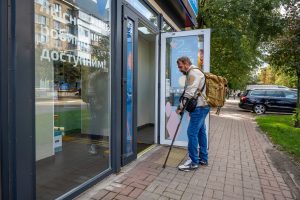 «Рух без бар’єрів»: у Бучі до створення безбар’єрного маршруту долучається місцевий бізнес «Рух без бар’єрів»: у Бучі до створення безбар’єрного маршруту долучається місцевий бізнес