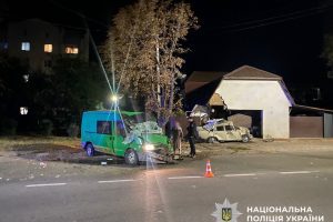 На Київщині нетверезий водій наїхав на двох підлітків на тротуарі (фото) На Київщині нетверезий водій наїхав на двох підлітків на тротуарі (фото)