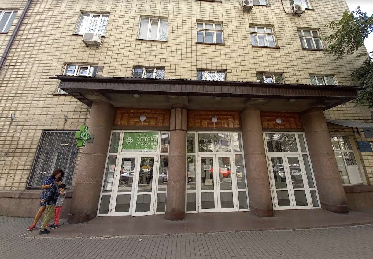 У Голосіївському районі за 1,49 млн гривень ремонтуватимуть пошкоджений обстрілом медзаклад (адреса)