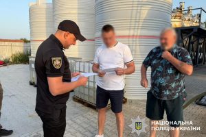 Слідчі поліції викрили схему розкрадання 3,1 млн грн у «Київводоканалі» на реагентах для питної води (фото)