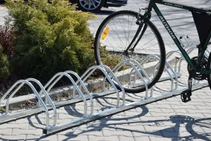 У Вишгородській громаді встановлюватимуть паркові лави, декоративні огорожі та велопарковки