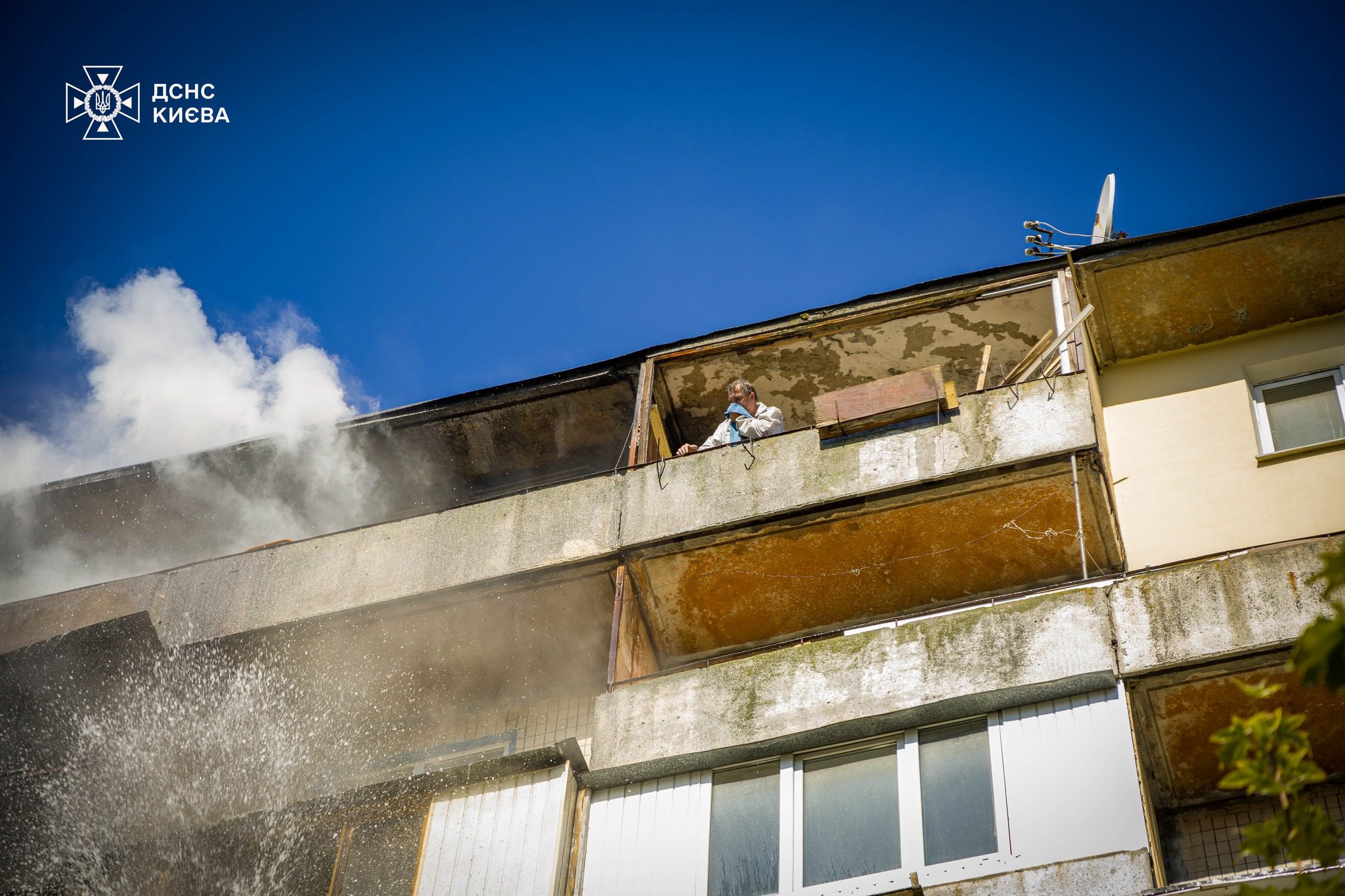 У Дніпровському районі внаслідок пожежі у багатоквартирному будинку загинула людина (фото, відео) У Дніпровському районі внаслідок пожежі у багатоквартирному будинку загинула людина