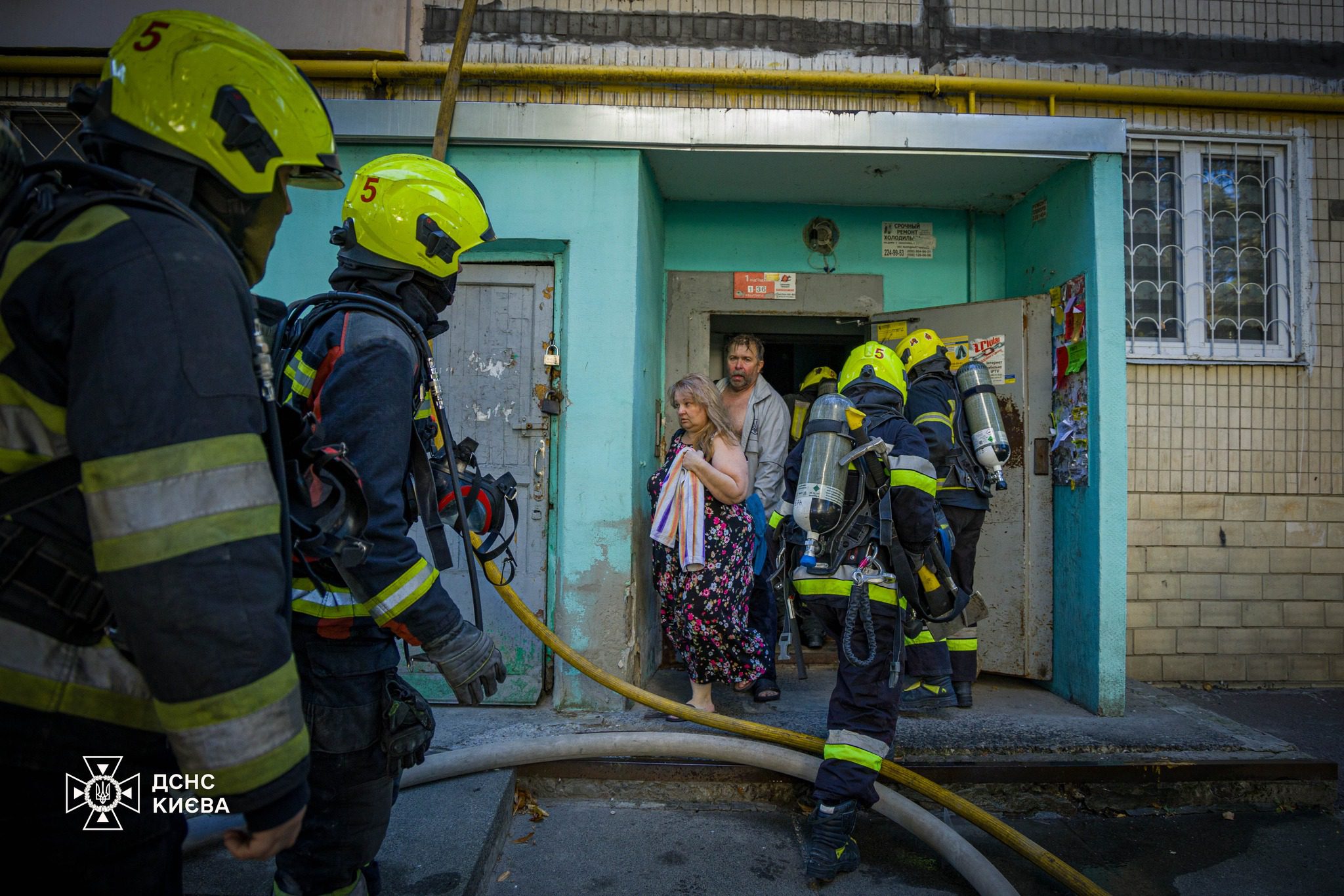 У Дніпровському районі внаслідок пожежі у багатоквартирному будинку загинула людина (фото, відео)