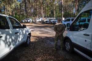 Громада столиці передала бійцям на фронт ще майже 2500 БпЛА та понад 20 автівок Громада столиці передала бійцям на фронт ще майже 2500 БпЛА та понад 20 автівок