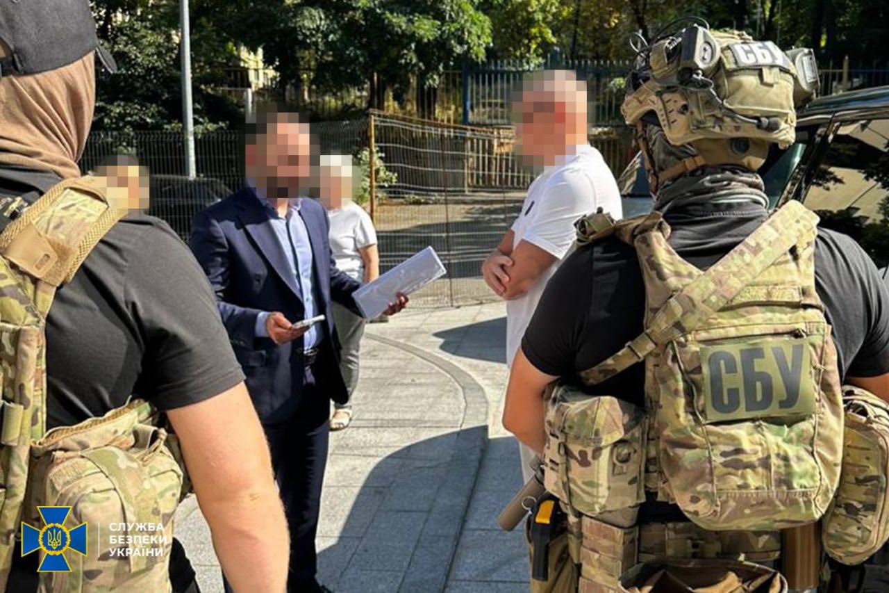 СБУ затримала в Києві колишнього заступника голови Держподаткової служби за підозрою у відмиванні мільярдів гривень СБУ затримала в Києві колишнього заступника голови Держподаткової служби за підозрою у відмиванні мільярдів гривень