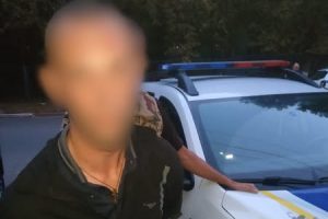 На Київщині затримали чоловіка з гранатою біля магазину