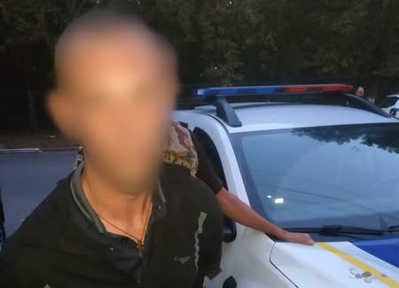 На Київщині затримали чоловіка з гранатою біля магазину