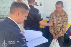 У Дарницькому районі чоловік пограбував колишнього військового на кріслі колісному - грабіжника затримали