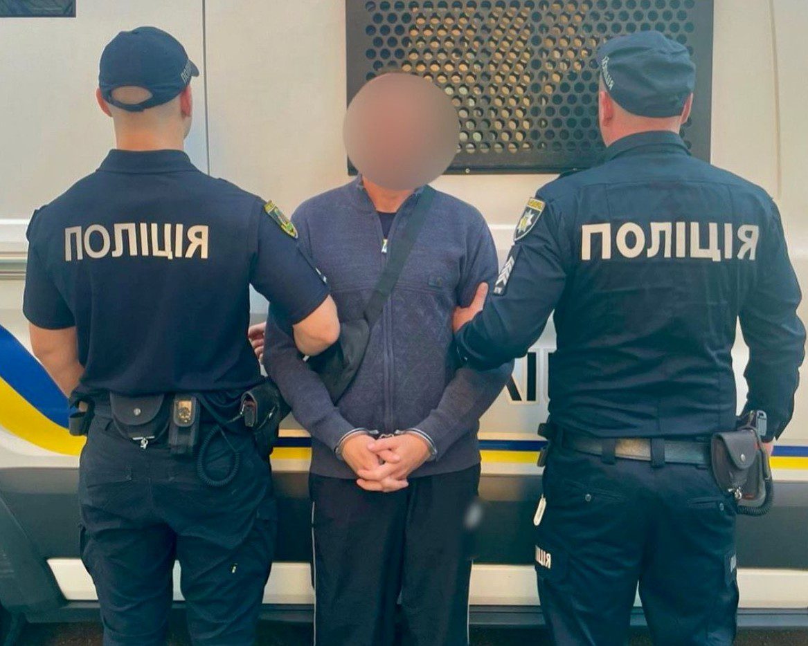 Розбійний напад на Київщині: грабіжник вкрав у пенсіонерів мільйонний статок Розбійний напад на Київщині: грабіжник вкрав у пенсіонерів мільйонний статок