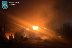 На Київщині внаслідок атаки рф поранено дівчину, зруйновано стайню – загинуло 7 коней На Київщині внаслідок атаки рф поранено дівчину, зруйновано стайню - загинуло 7 коней