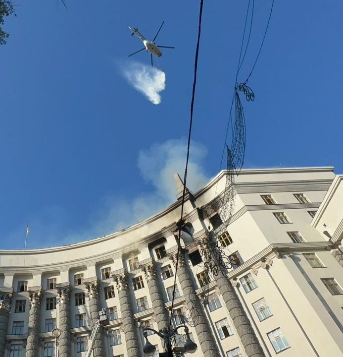Атака рф на Київ: у Святошинському районі вбито мати з дитиною, на Печерську пошкоджено будівлю Кабміну