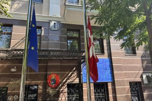 Данська амбасада в Києві приспустила прапори