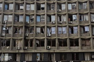 Удар по центру Сум: серед постраждалих дві дитини, пошкоджено будівлю ОДА Удар по центру Сум: серед постраждалих дві дитини, пошкоджено будівлю ОДА