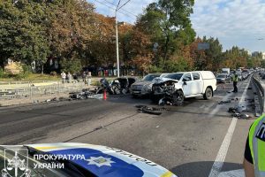 ДБР розслідує смертельне ДТП у Києві за участі військового за кермом службового авто