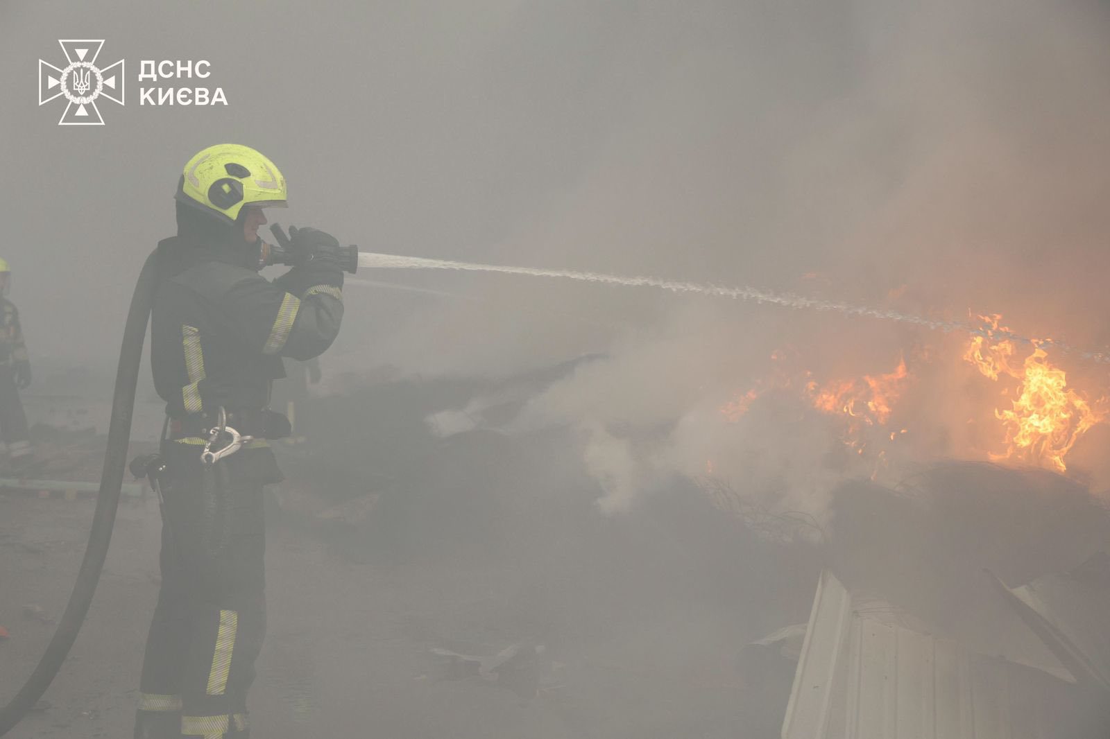 У Києві число постраждалих від російської атаки зросло до 20, розгорнуто штаби допомоги (адреси)