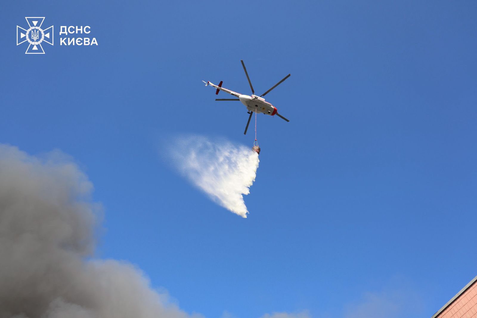 У Києві число постраждалих від російської атаки зросло до 20, розгорнуто штаби допомоги (адреси)