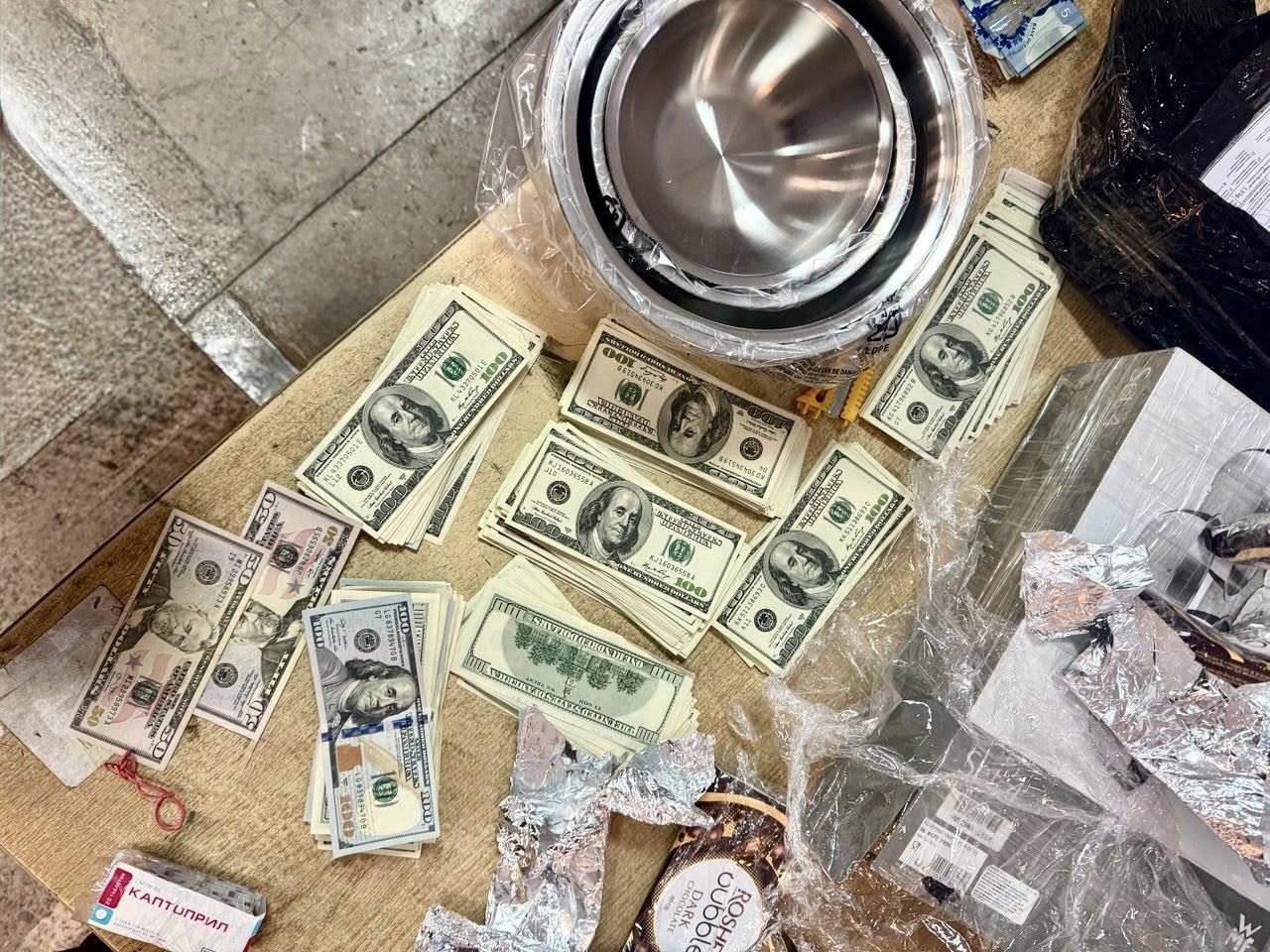 Київські митники зупинили спробу вивезти до Канади валюту на суму понад 1,67 млн гривень