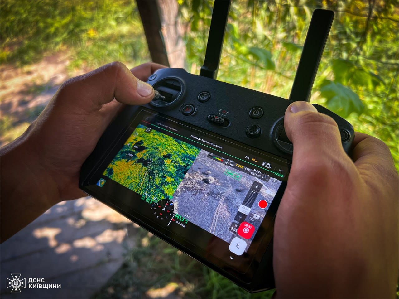 На Броварщині майже добу ліквідовують пожежу торфу (фото, відео)