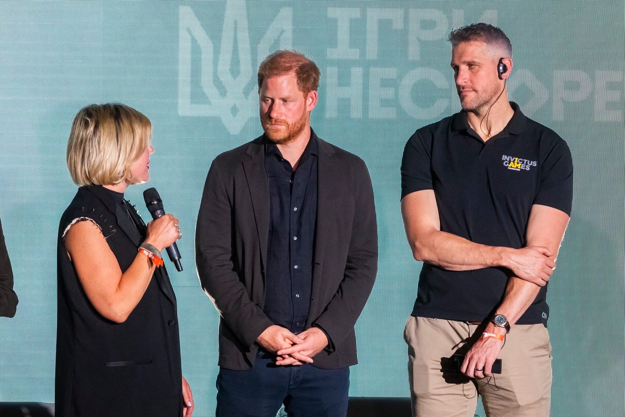 Принц Гаррі у Києві відвідав місця російських атак та поспілкувався з ветеранами (фото)