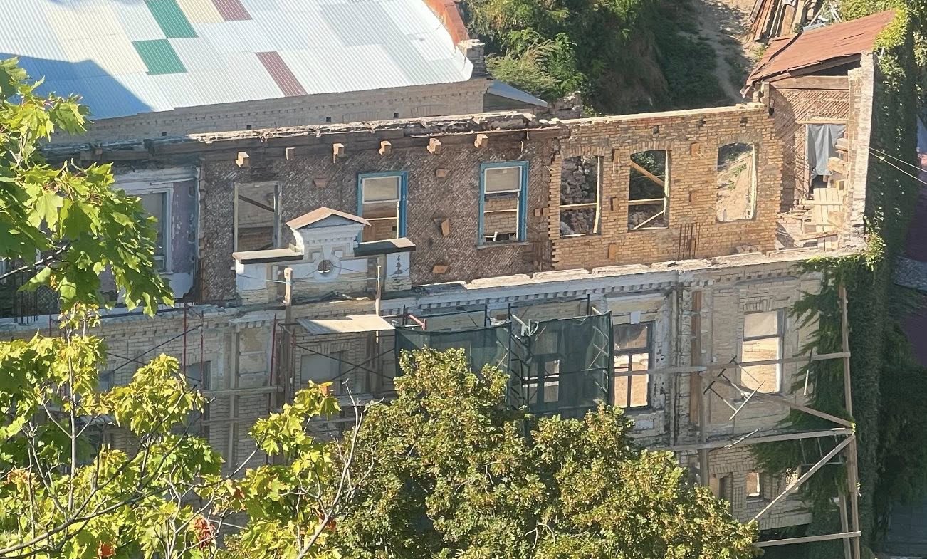 Будинок Мощинського: активісти звинувачують забудовників із орбіти Бродського у нищенні пам’ятки