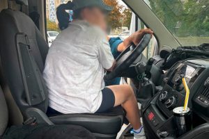 У Києві Нацполіція ліквідувала схему наживи на гуманітарних автівках для ЗСУ У Києві Нацполіція ліквідувала схему наживи на гуманітарних автівках для ЗСУ