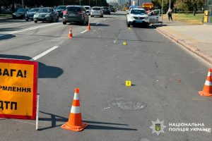 У столиці затримали п’яну водійку, яка збила військовослужбовицю біля переходу та втекла У столиці затримали п'яну водійку, яка збила військовослужбовицю біля переходу та втекла