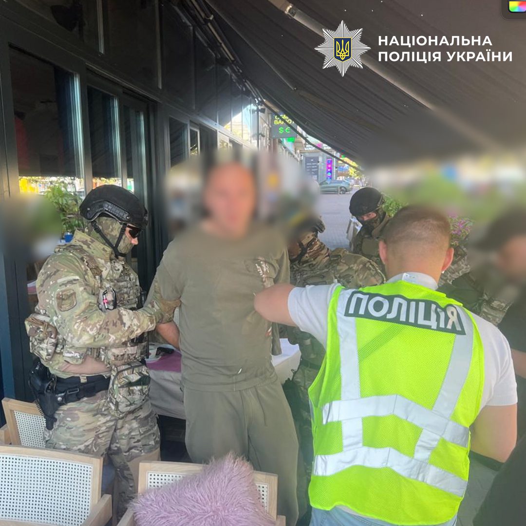 У Києві в організатора схеми для ухилянтів вилучили 82 тисячі доларів