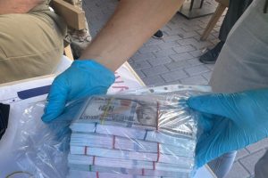 У Києві в організатора схеми для ухилянтів вилучили 82 тисячі доларів