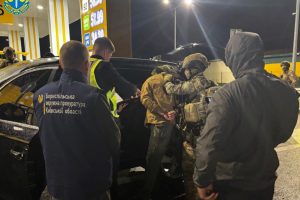 Прокуратура Київщини викрила схему отримання хабаря за “вирішення питань” у ТЦК Прокуратура Київщини викрила схему отримання хабаря за “вирішення питань” у ТЦК