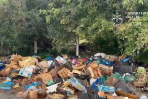 Прокуратура домагається, щоб КМДА прибрала смітник на Троєщині (відео)