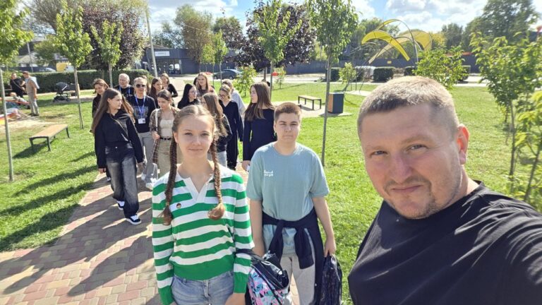 Відбулася перша офіційна екскурсія брендованим автобусом-шатлом у Бородянку