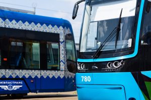 У Києві відновлено роботу турнікетів фунікулера та швидкісного трамвая на Троєщині