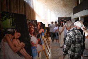 Микола Калашник долучився до відкриття виставки «ВОНА. Його світ, його тил, його ніжність», присвяченій матерям та дружинам Захисників