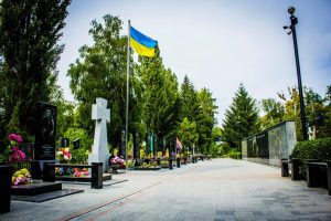 Фурси за 1,3 млн гривень відремонтують Алею Героїв