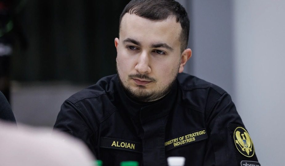Зеленський призначив новим заступником секретаря РНБО 28-річного Давида Алояна з родичами, які внесені до бази "Миротворець"