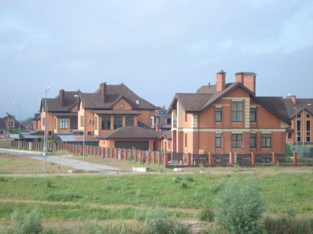 Котеджі на Троєщині: КМДА “воює” із ексдепутатом Карпенком у судах Котеджі на Троєщині: КМДА “воює” із ексдепутатом Карпенком у судах