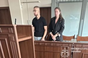 Столичний юрист підозрюється в організації незаконного виїзду чоловіка за кордон за 34 тисячі євро