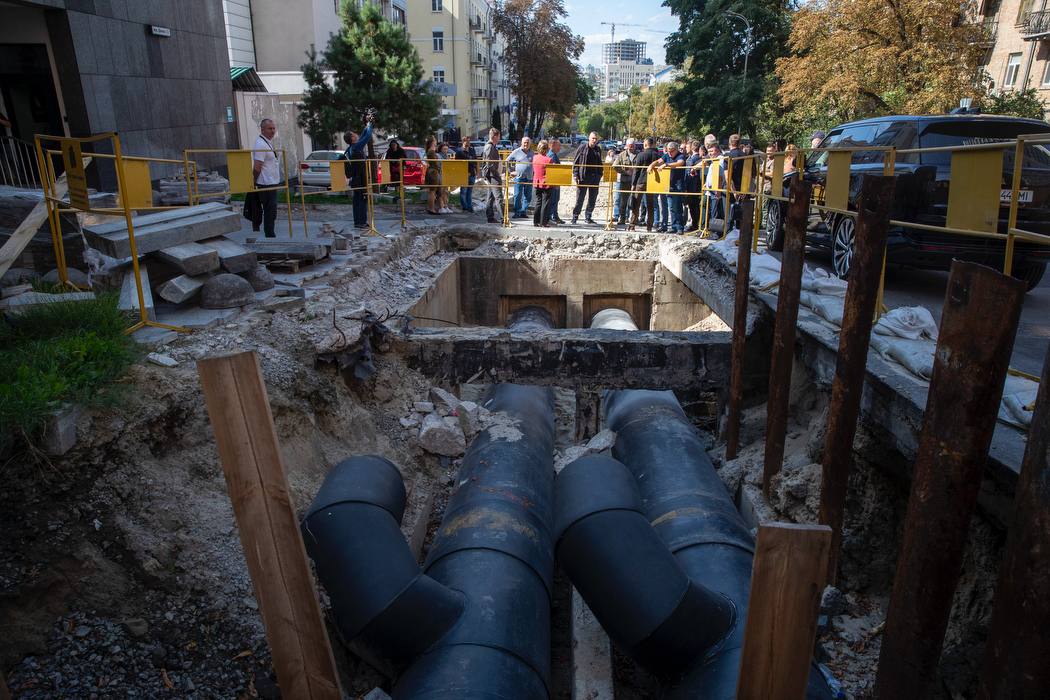 У Києві завершується модернізація тепломережі на вулиці Діловій (фото)