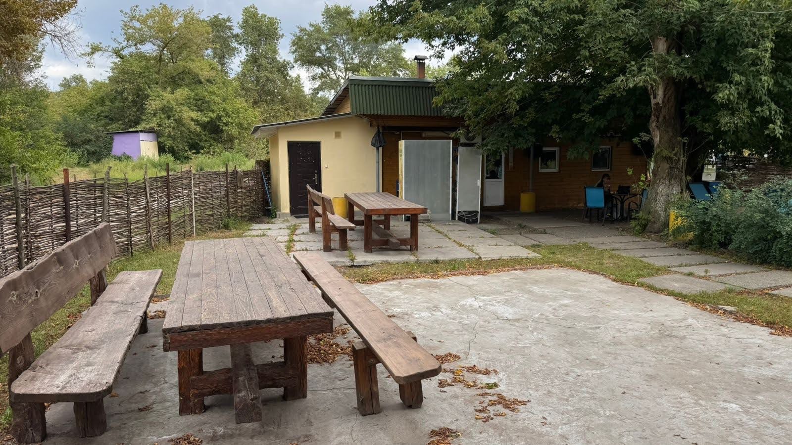 Альтанки та комунальні мережі: чому статус заказника не зупиняє втручання у територію столичного заказника “Деснянські луки” Альтанки та комунальні мережі: чому статус заказника не зупиняє втручання у територію столичного заказника “Деснянські луки”