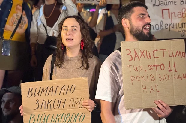 У Києві на Майдані протестували проти посилення покарання для військових та вимагали закону про омбудсмена
